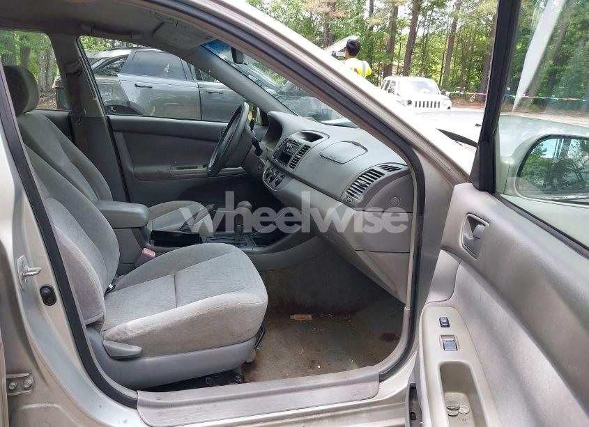 Photo 5 of 2004 Toyota Camry LE/SE/STD/XLE (VIN 4T1BE32K24U811061)