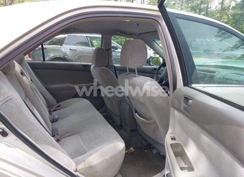 Photo 8 of 2004 Toyota Camry LE/SE/STD/XLE (VIN 4T1BE32K24U811061)