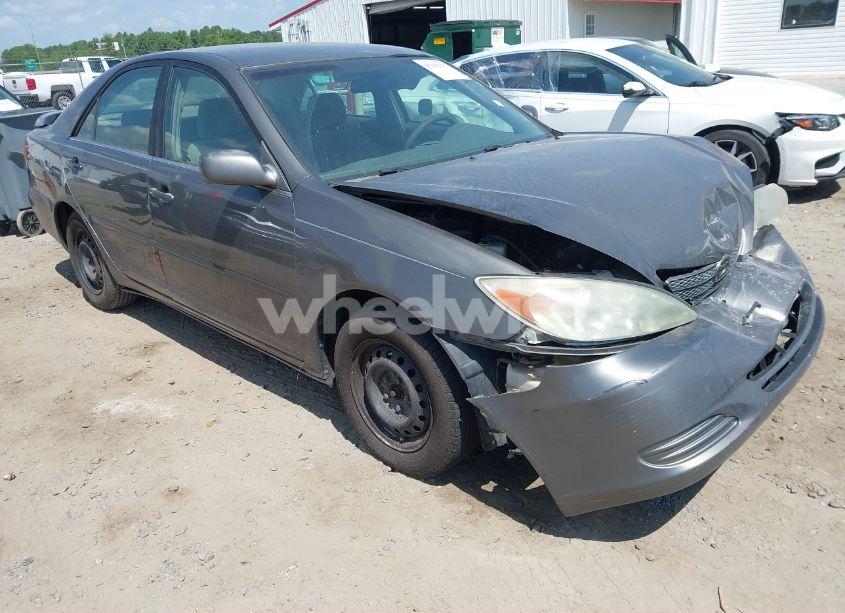 2004 Toyota Camry LE (VIN 4T1BE32K24U838874) main photo