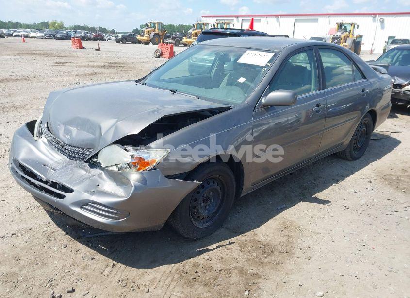 Photo 2 of 2004 Toyota Camry LE (VIN 4T1BE32K24U838874)