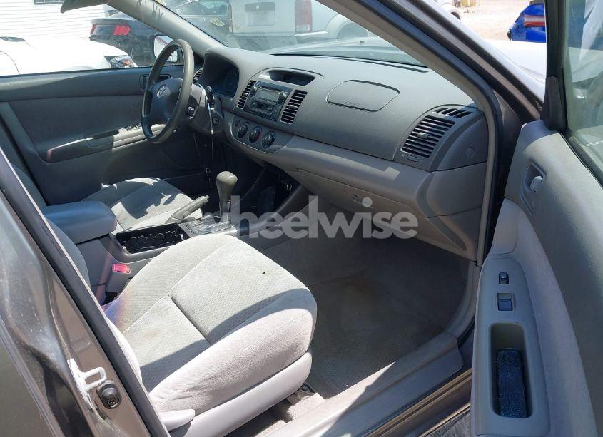 Photo 5 of 2004 Toyota Camry LE (VIN 4T1BE32K24U838874)