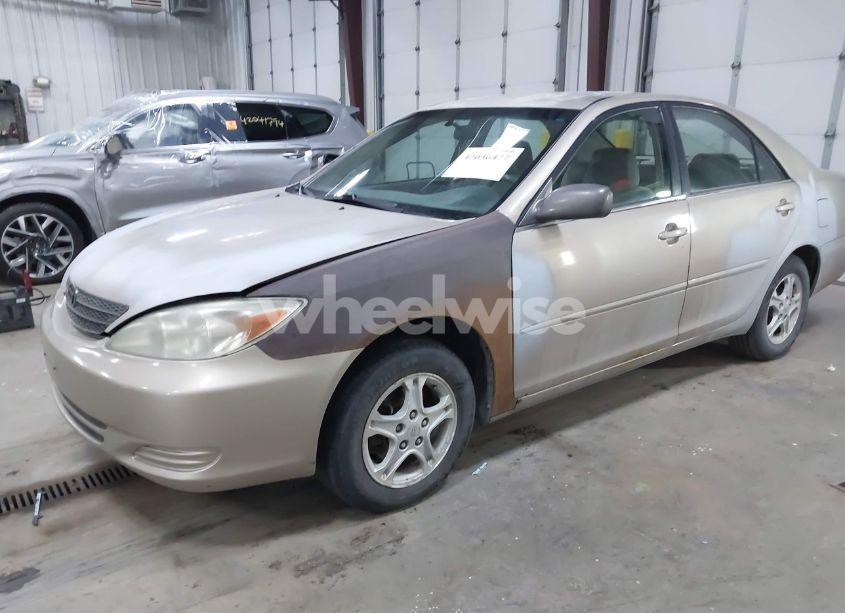 Photo 2 of 2004 Toyota Camry LE (VIN 4T1BE32K24U852256)