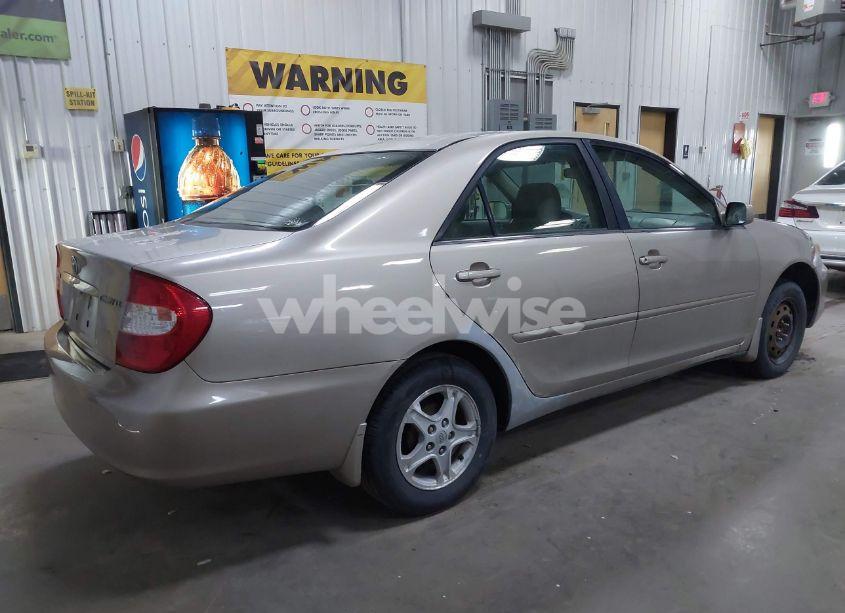 Photo 4 of 2004 Toyota Camry LE (VIN 4T1BE32K24U852256)