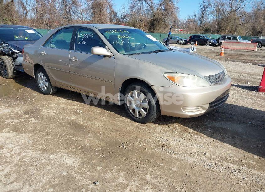 2004 Toyota Camry LE (VIN 4T1BE32K24U865394) main photo