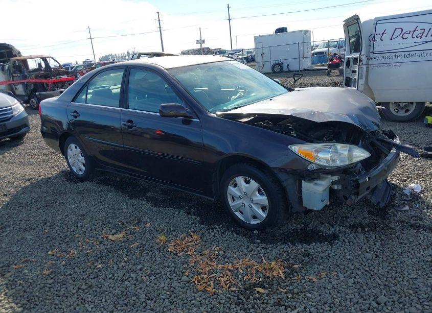 2004 Toyota Camry LE (VIN 4T1BE32K24U878436) main photo