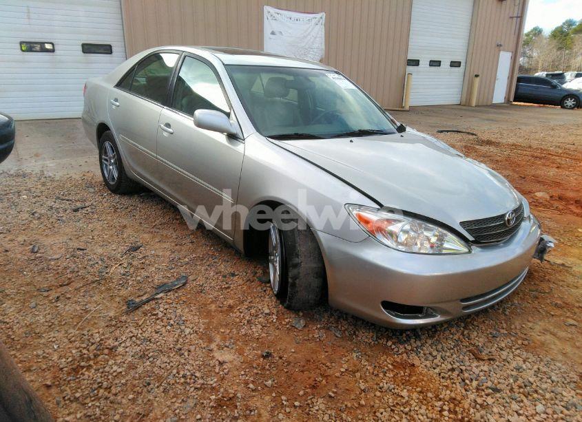 2004 Toyota Camry XLE (VIN 4T1BE32K24U886049) main photo