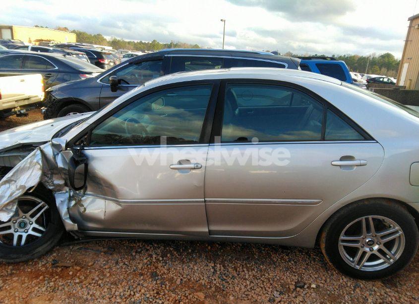 Photo 14 of 2004 Toyota Camry XLE (VIN 4T1BE32K24U886049)