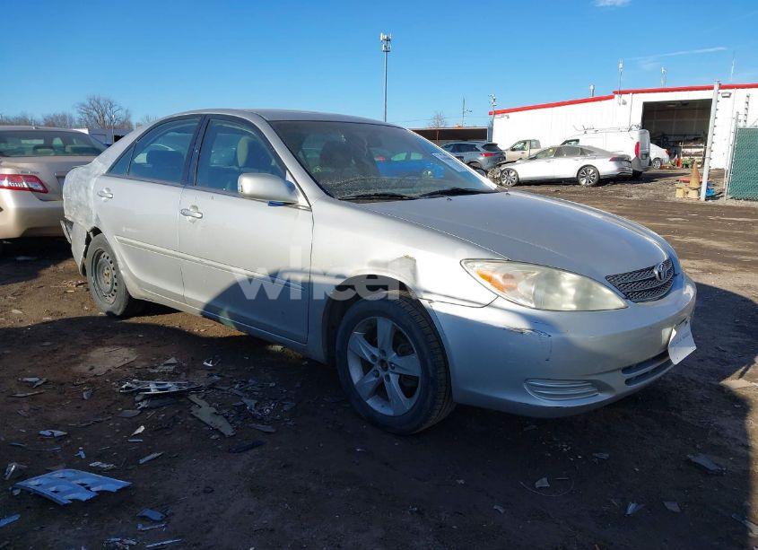 2004 Toyota Camry LE (VIN 4T1BE32K24U925027) main photo