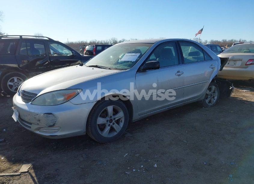 Photo 2 of 2004 Toyota Camry LE (VIN 4T1BE32K24U925027)