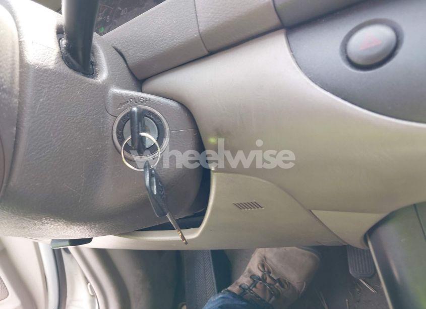 Photo 11 of 2005 Toyota Camry LE (VIN 4T1BE32K25U015248)