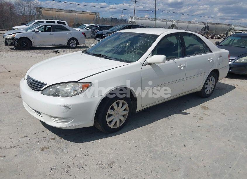 Photo 2 of 2005 Toyota Camry LE (VIN 4T1BE32K25U015248)