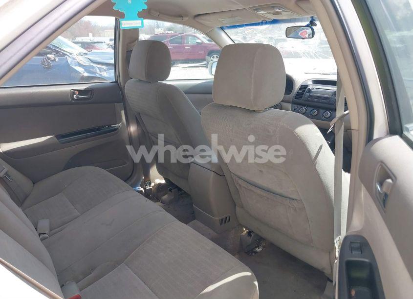 Photo 8 of 2005 Toyota Camry LE (VIN 4T1BE32K25U015248)