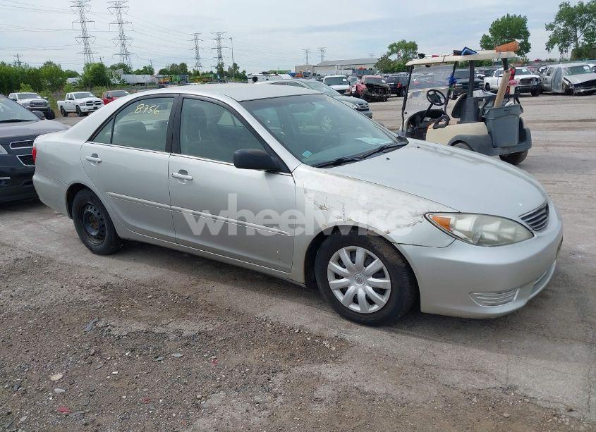 2005 Toyota Camry STD (VIN 4T1BE32K25U016674) main photo