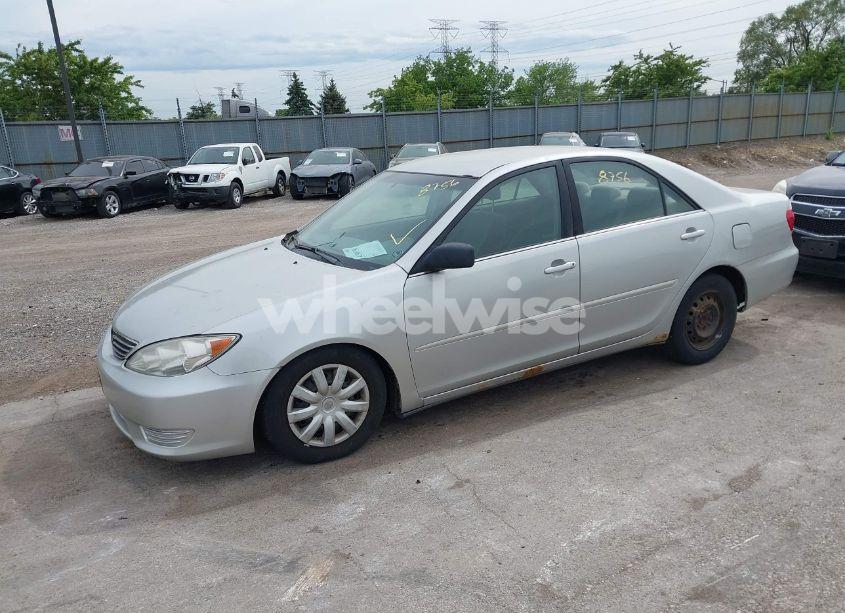 Photo 2 of 2005 Toyota Camry STD (VIN 4T1BE32K25U016674)