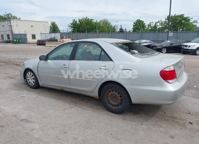 Photo 3 of 2005 Toyota Camry STD (VIN 4T1BE32K25U016674)