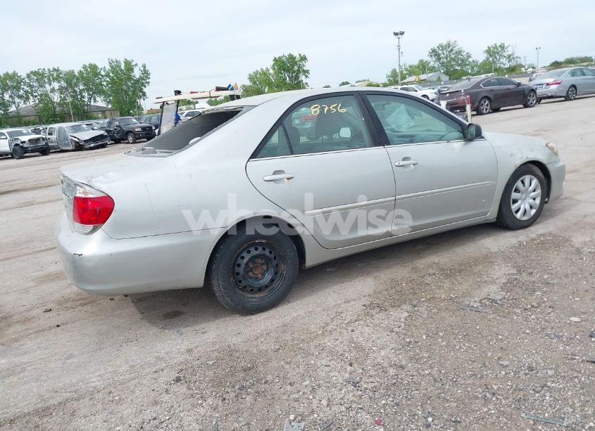Photo 4 of 2005 Toyota Camry STD (VIN 4T1BE32K25U016674)