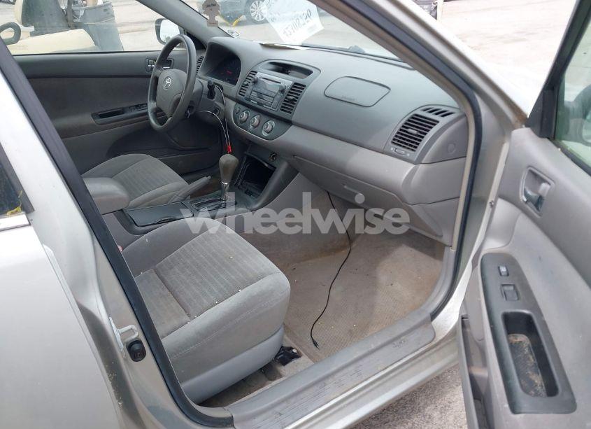 Photo 5 of 2005 Toyota Camry STD (VIN 4T1BE32K25U016674)