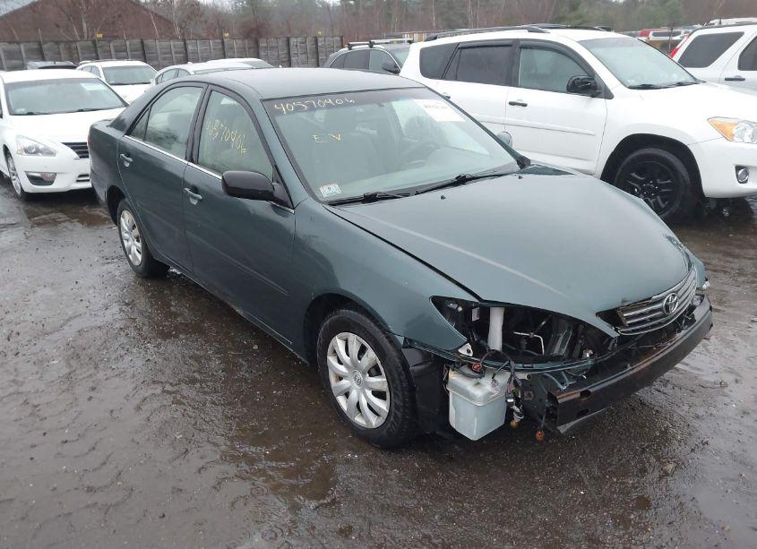 2005 Toyota Camry LE (VIN 4T1BE32K25U023642) main photo