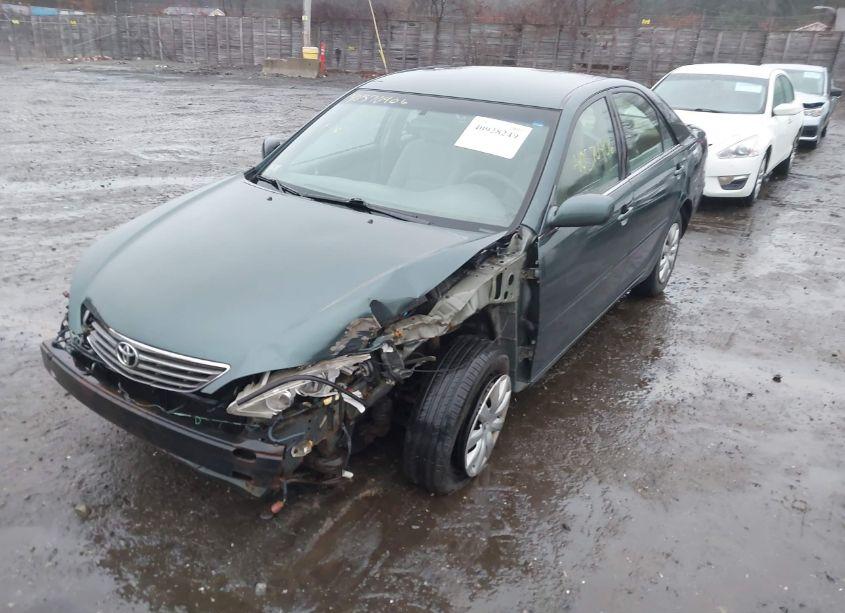 Photo 2 of 2005 Toyota Camry LE (VIN 4T1BE32K25U023642)