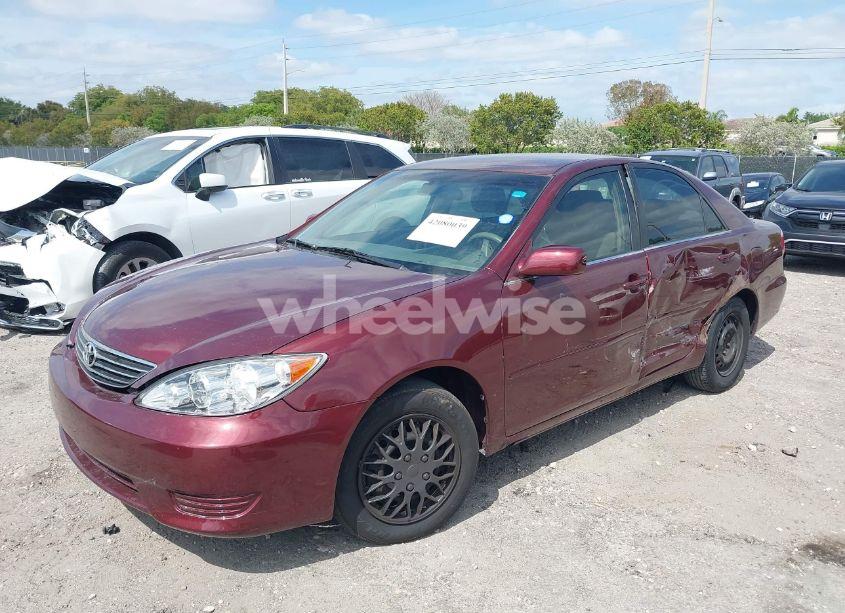 Photo 2 of 2005 Toyota Camry LE/XLE/SE (VIN 4T1BE32K25U024404)