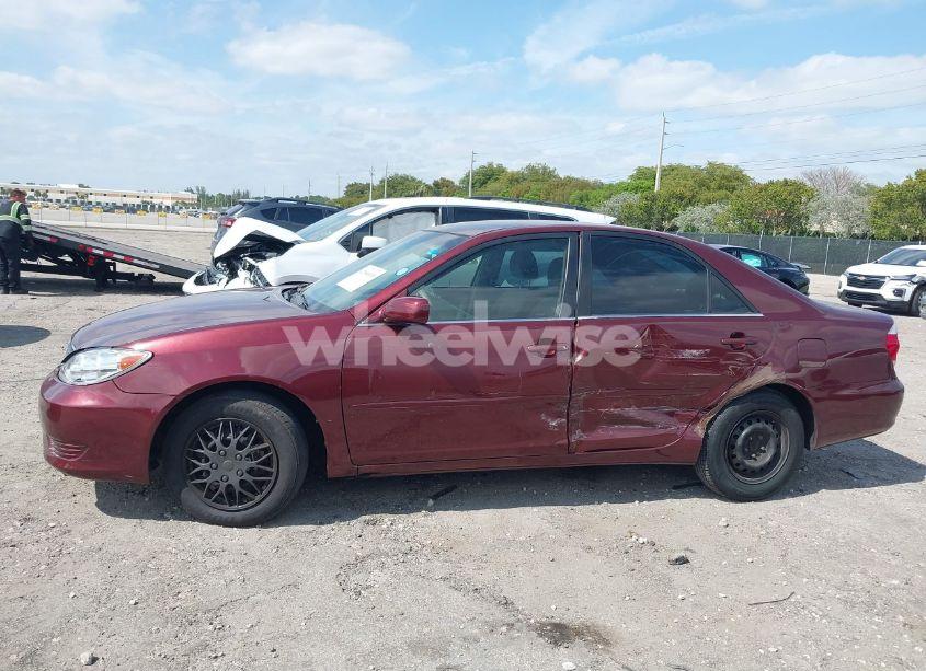 Photo 6 of 2005 Toyota Camry LE/XLE/SE (VIN 4T1BE32K25U024404)