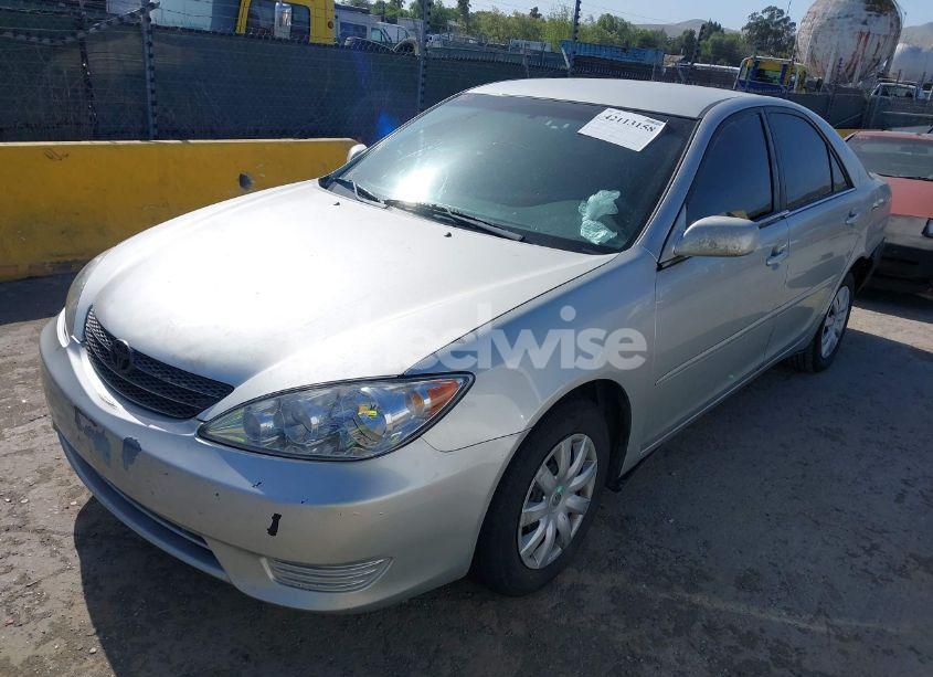 Photo 2 of 2005 Toyota Camry LE (VIN 4T1BE32K25U036505)