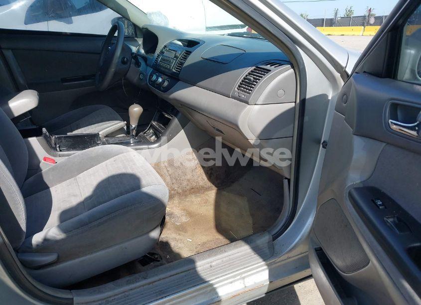 Photo 5 of 2005 Toyota Camry LE (VIN 4T1BE32K25U036505)