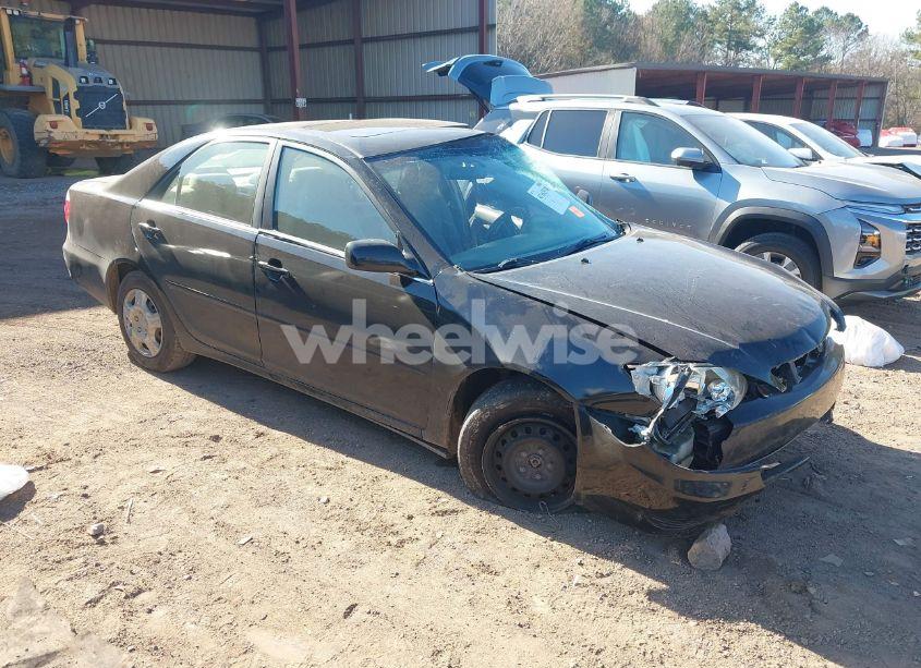 2005 Toyota Camry LE (VIN 4T1BE32K25U046399) main photo