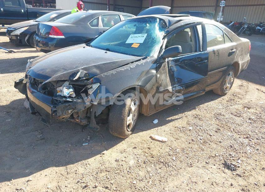Photo 2 of 2005 Toyota Camry LE (VIN 4T1BE32K25U046399)