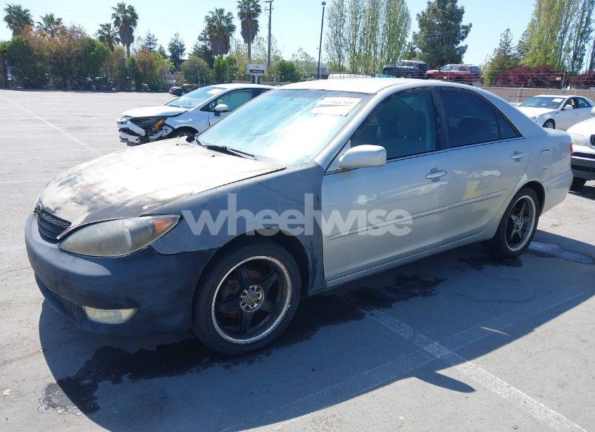 Photo 2 of 2005 Toyota Camry LE (VIN 4T1BE32K25U060643)