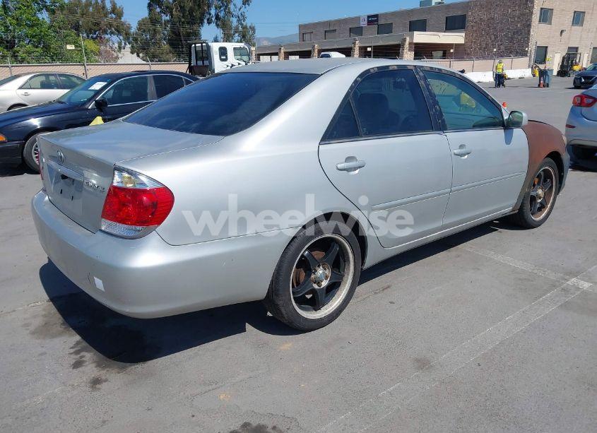 Photo 4 of 2005 Toyota Camry LE (VIN 4T1BE32K25U060643)