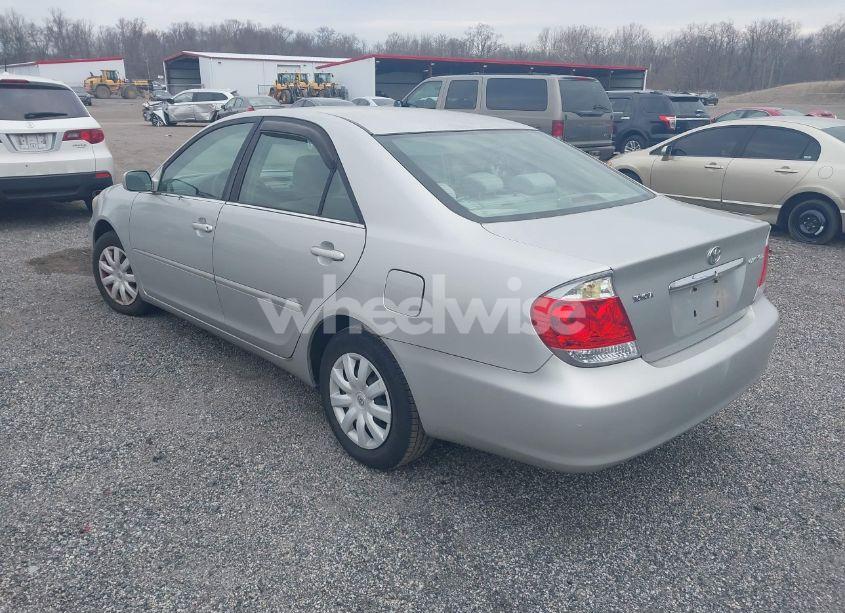 Photo 3 of 2005 Toyota Camry LE (VIN 4T1BE32K25U070461)