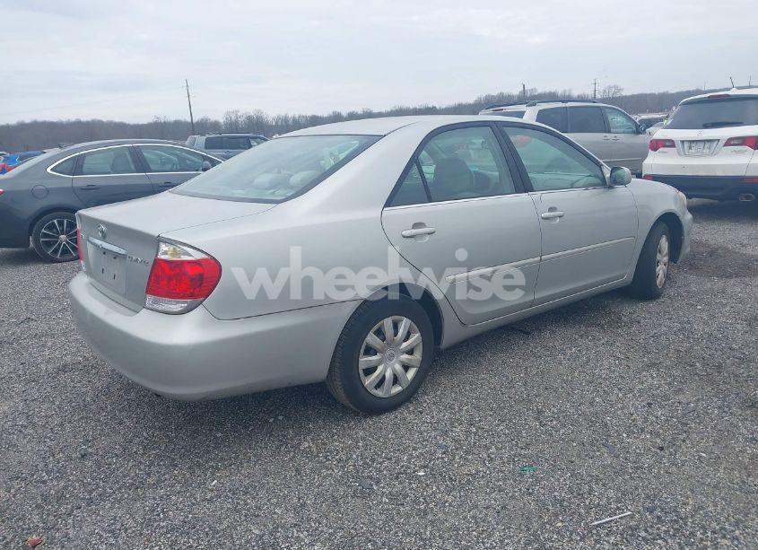 Photo 4 of 2005 Toyota Camry LE (VIN 4T1BE32K25U070461)