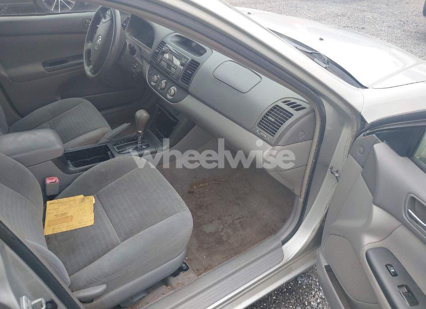 Photo 5 of 2005 Toyota Camry LE (VIN 4T1BE32K25U070461)