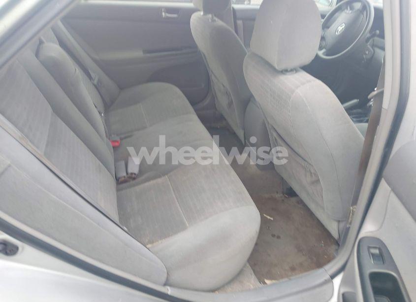 Photo 8 of 2005 Toyota Camry LE (VIN 4T1BE32K25U070461)