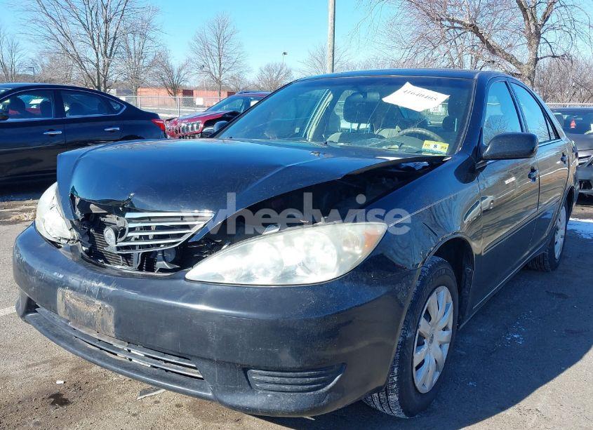 Photo 2 of 2005 Toyota Camry LE (VIN 4T1BE32K25U087664)