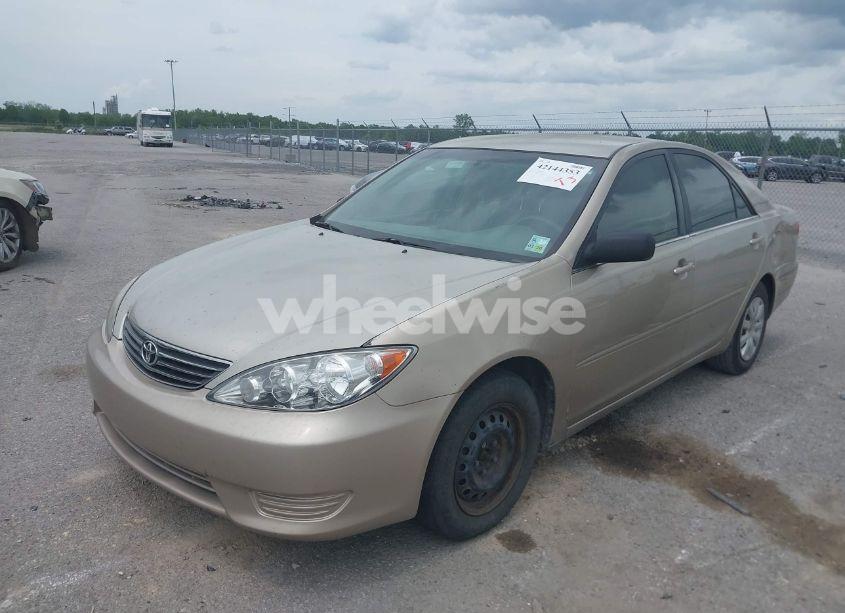 Photo 2 of 2005 Toyota Camry STD (VIN 4T1BE32K25U096221)