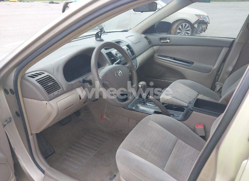 Photo 5 of 2005 Toyota Camry STD (VIN 4T1BE32K25U096221)