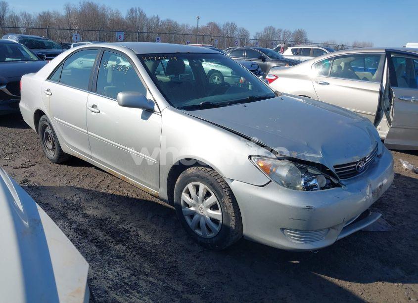 2005 Toyota Camry LE (VIN 4T1BE32K25U391156) main photo