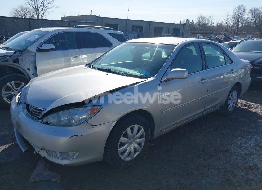 Photo 2 of 2005 Toyota Camry LE (VIN 4T1BE32K25U391156)