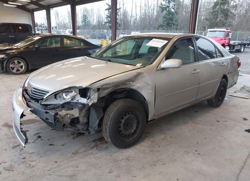 Photo 2 of 2005 Toyota Camry LE (VIN 4T1BE32K25U395899)