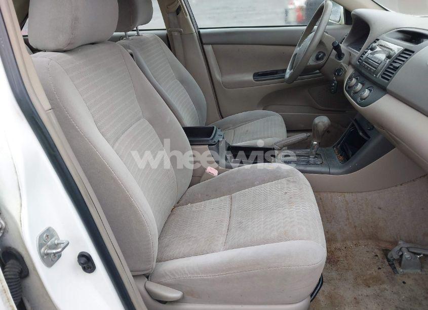 Photo 5 of 2005 Toyota Camry LE (VIN 4T1BE32K25U401121)