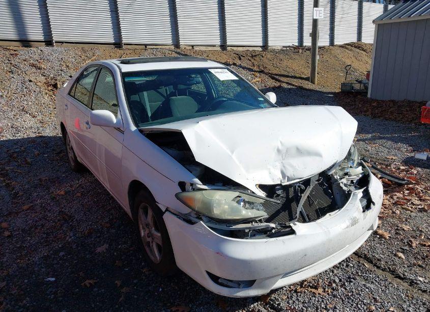 2005 Toyota Camry SE (VIN 4T1BE32K25U406450) main photo