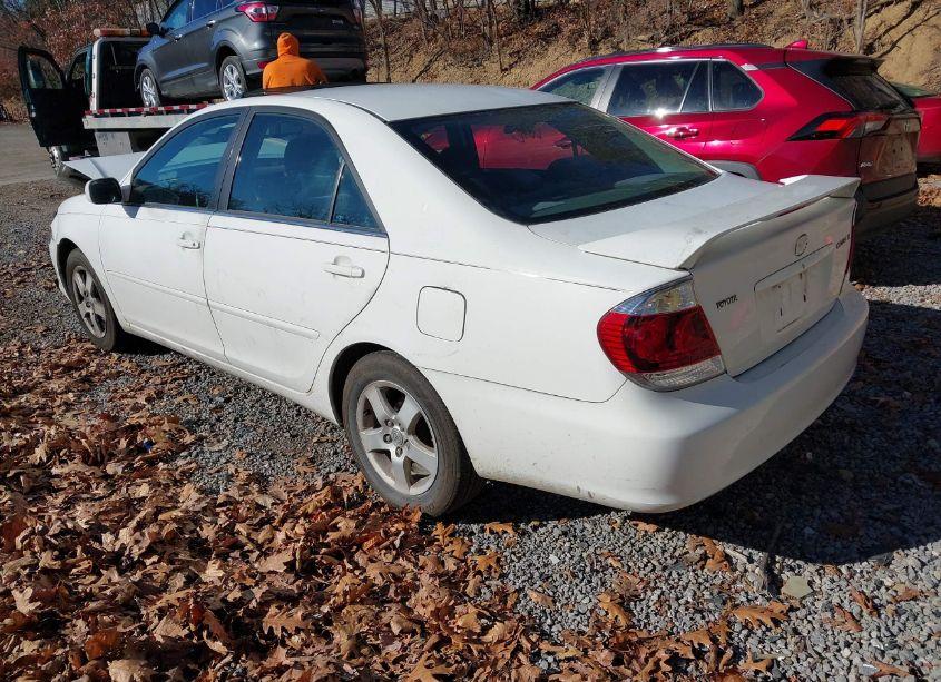 Photo 3 of 2005 Toyota Camry SE (VIN 4T1BE32K25U406450)