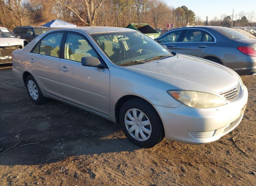 2005 Toyota Camry STD (VIN 4T1BE32K25U410644) main photo