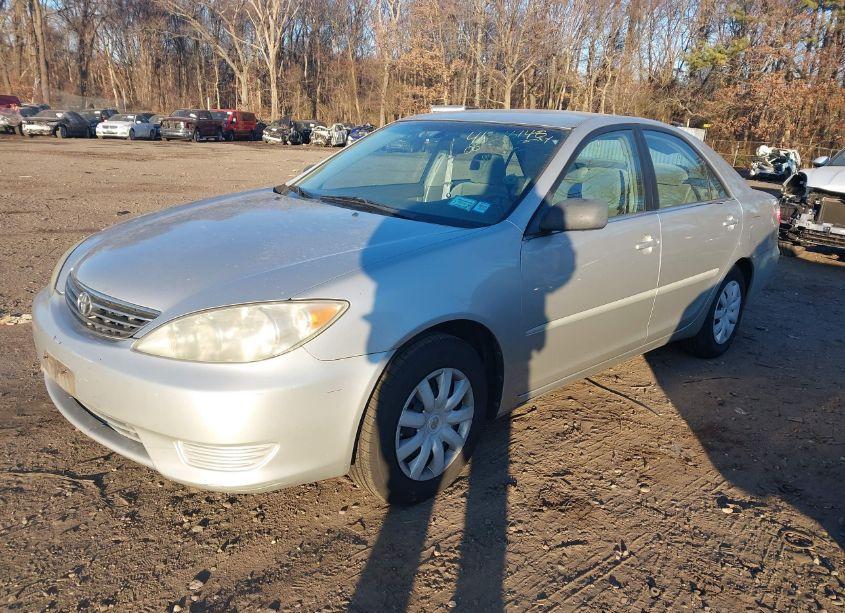 Photo 2 of 2005 Toyota Camry STD (VIN 4T1BE32K25U410644)