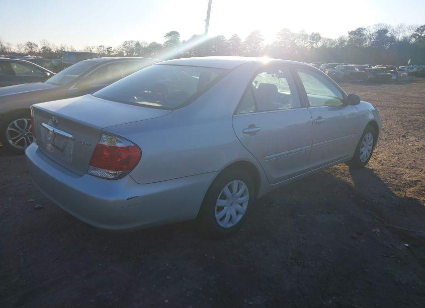 Photo 4 of 2005 Toyota Camry STD (VIN 4T1BE32K25U410644)