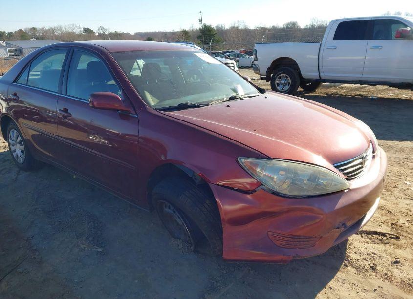 2005 Toyota Camry LE (VIN 4T1BE32K25U430618) main photo