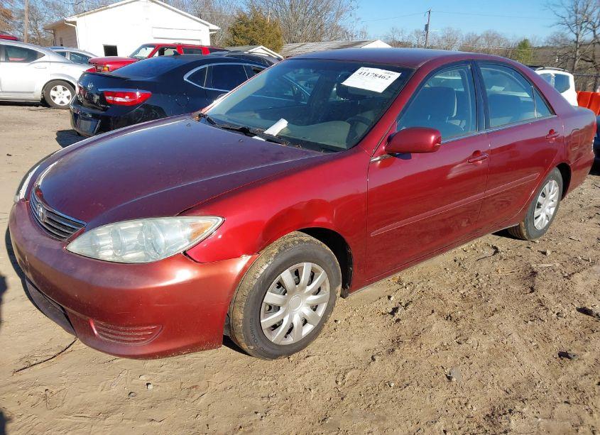 Photo 2 of 2005 Toyota Camry LE (VIN 4T1BE32K25U430618)