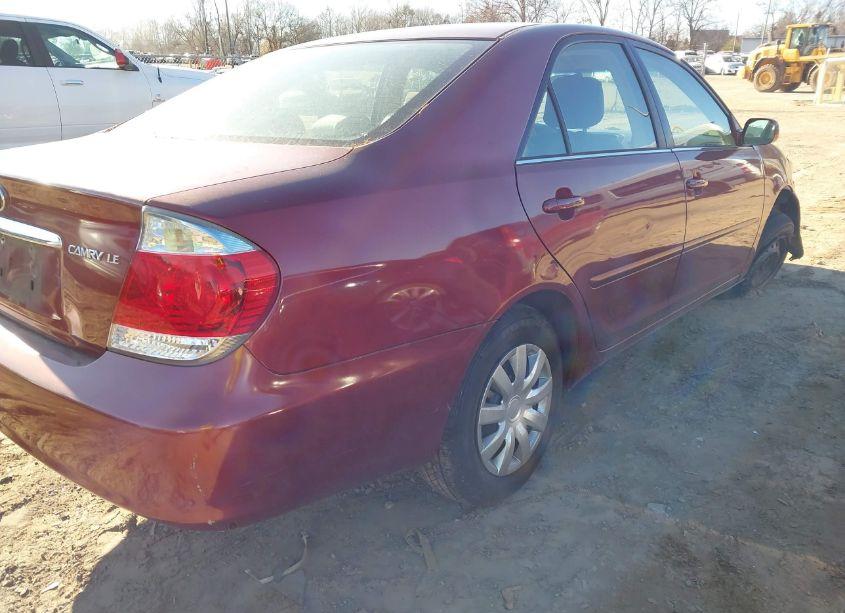 Photo 4 of 2005 Toyota Camry LE (VIN 4T1BE32K25U430618)